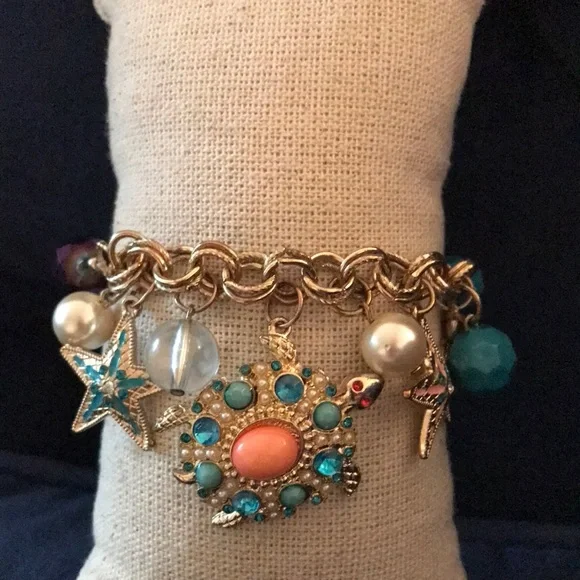 BETSEY JOHNSON SEA TURTLE CHARM BRACELET! - Picture 2 of 7